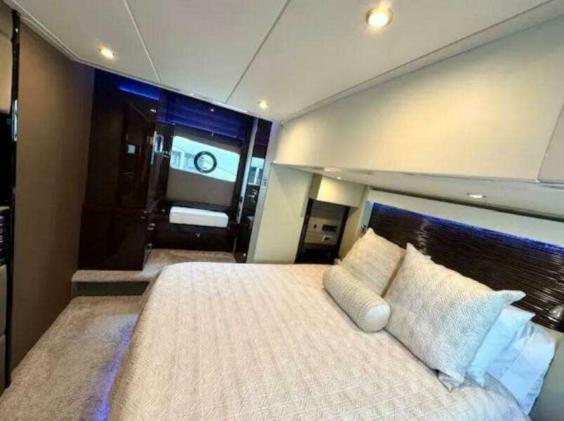 2019 Carver C52 Command Bridge