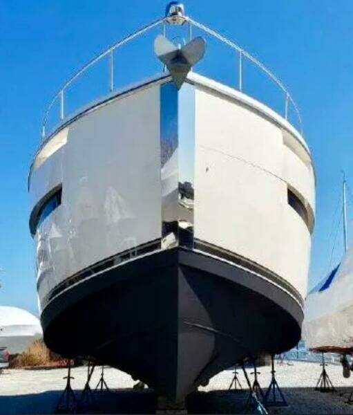 2019 Carver C52 Command Bridge