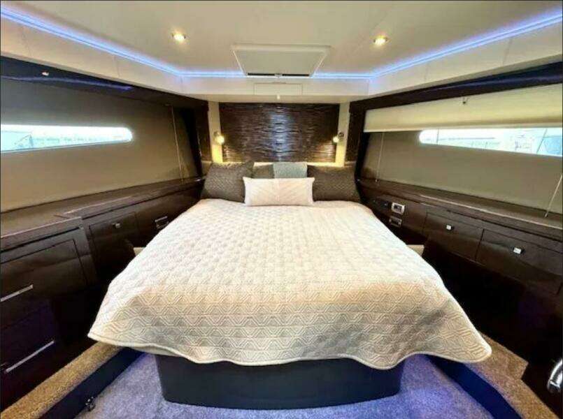 2019 Carver C52 Command Bridge