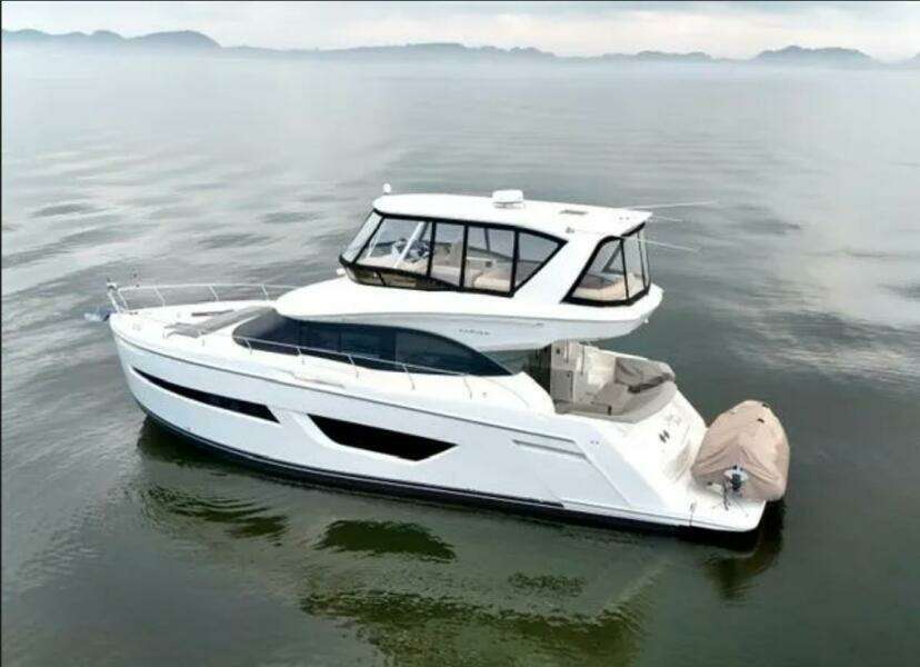 2019 Carver C52 Command Bridge