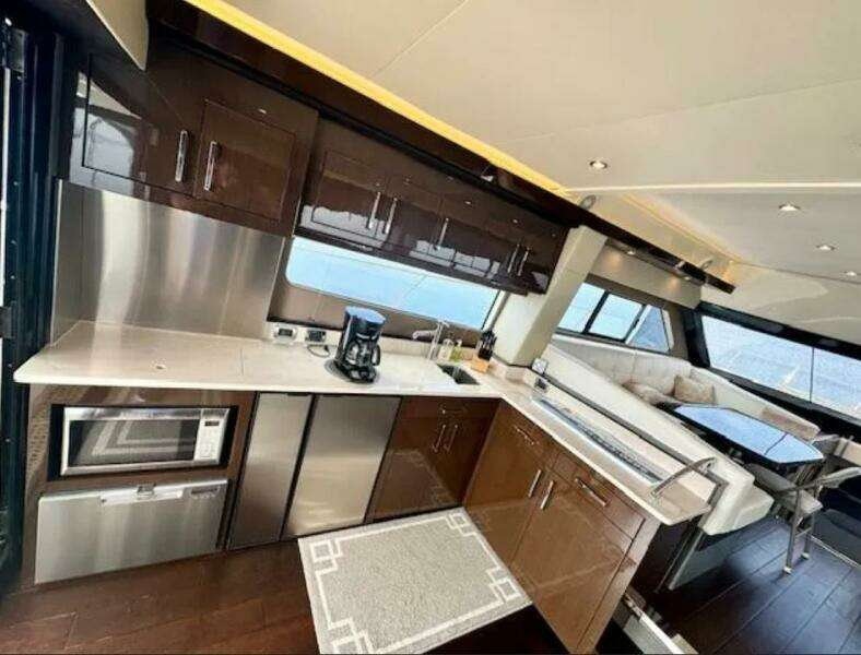 2019 Carver C52 Command Bridge