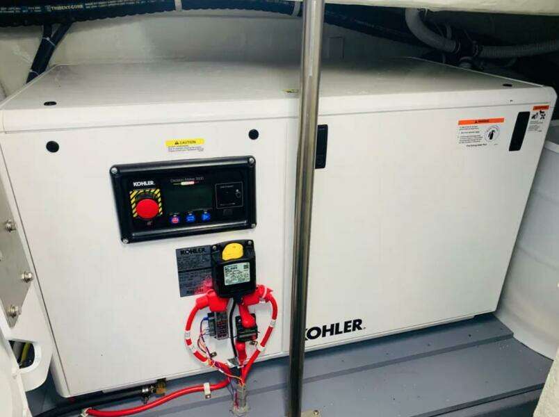 2019 Carver C52 Command Bridge