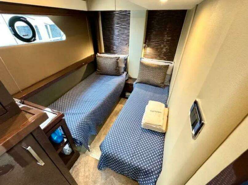 2019 Carver C52 Command Bridge