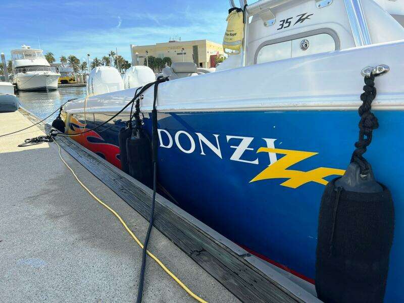 2004 Donzi 35 ZF Cuddy