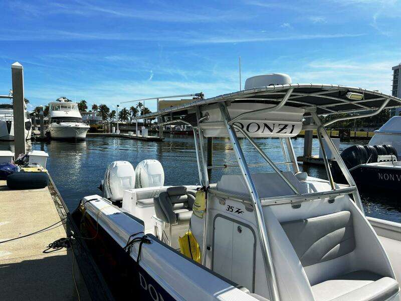 2004 Donzi 35 ZF Cuddy