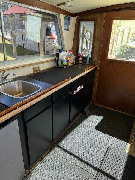 1983 Bertram 385 Convertible Cast Off II