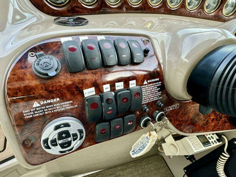 2004 Four Winns Vista 288