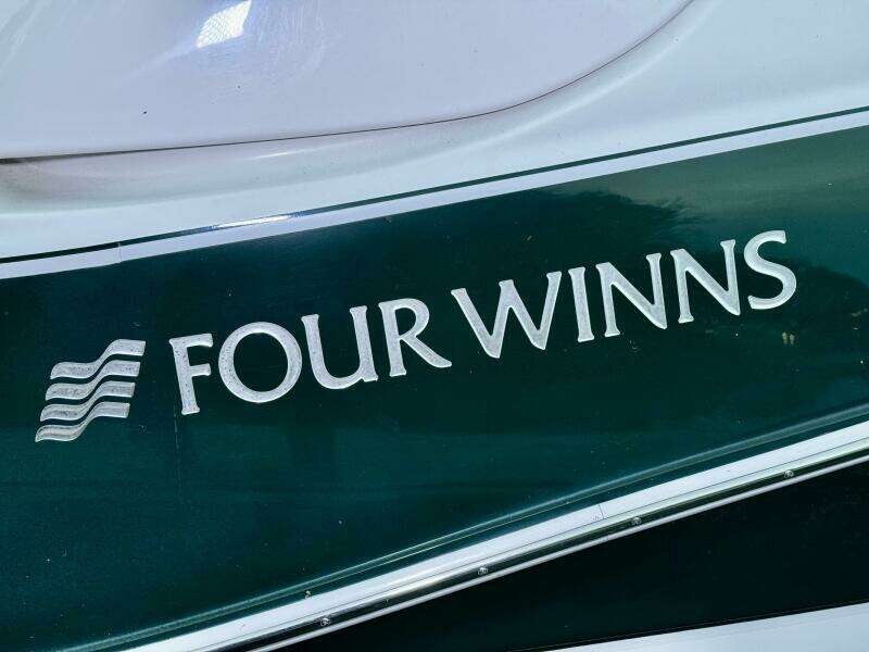 2004 Four Winns Vista 288