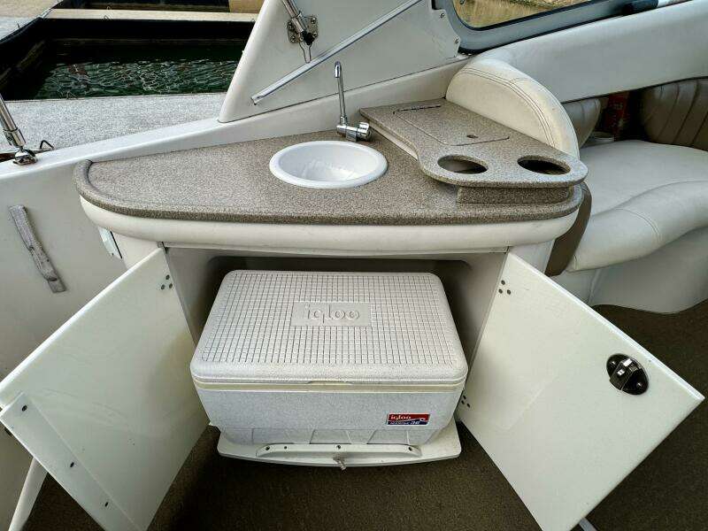 2004 Four Winns Vista 288