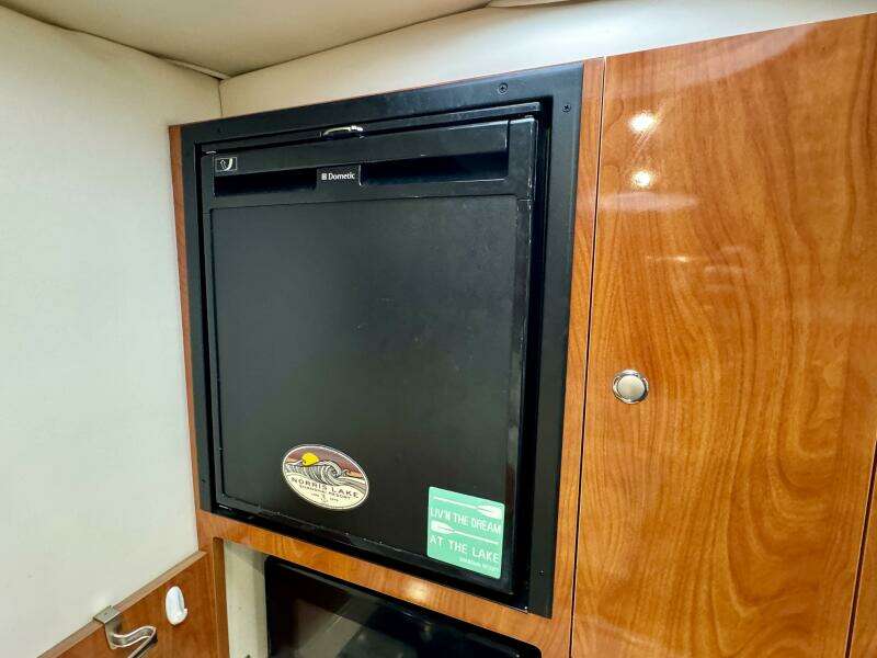 2004 Four Winns Vista 288