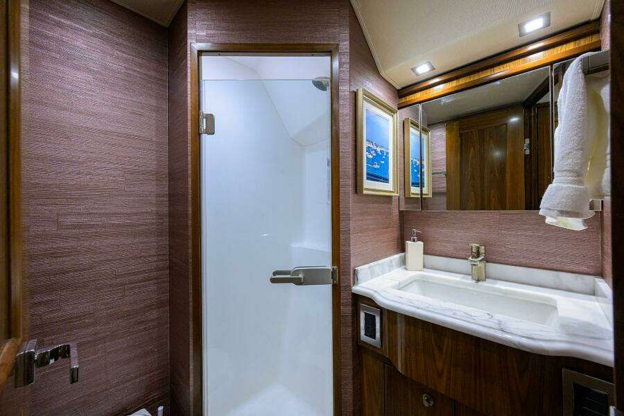 Viking 92 CHINA TIME - Mid Port Guest Head