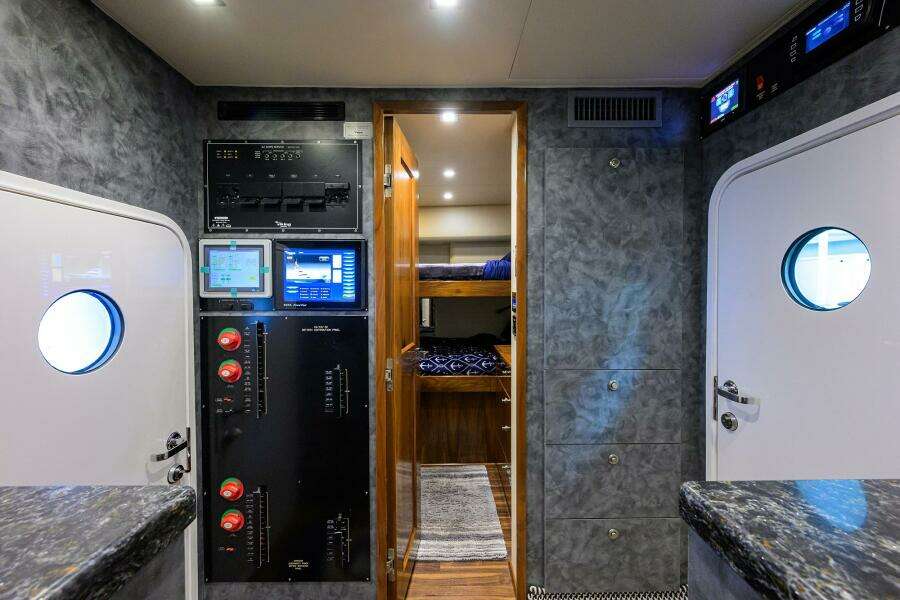 Viking 92 CHINA TIME - Crew Quartres