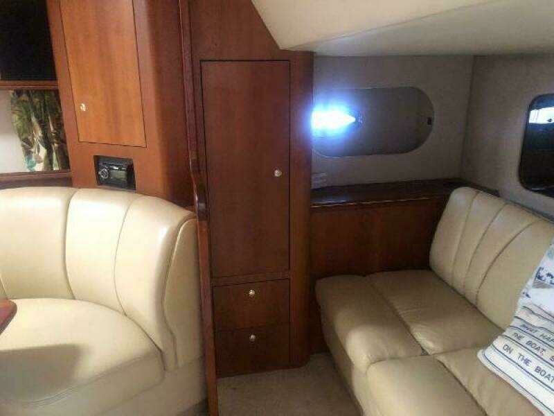 2001 Cruisers Yachts 3672 Express