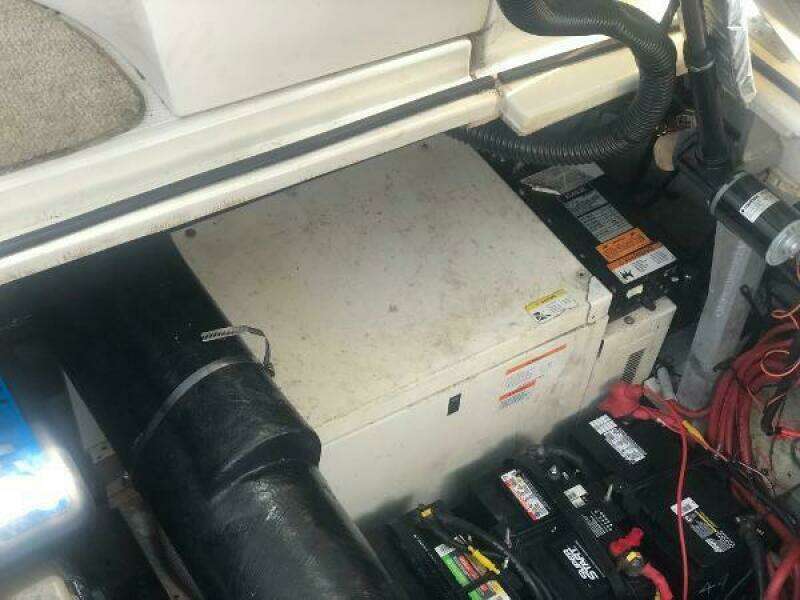 2001 Cruisers Yachts 3672 Express