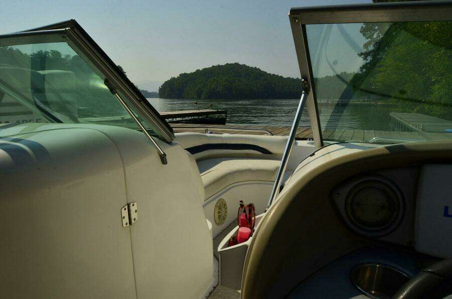 2011 Hurricane SUNDECK 217