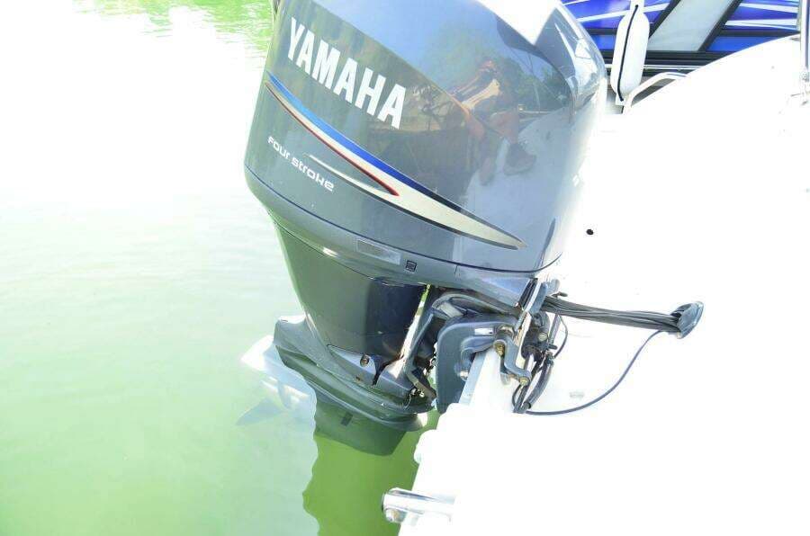 2011 Hurricane SUNDECK 217