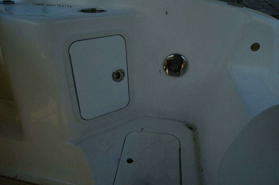 2011 Hurricane SUNDECK 217