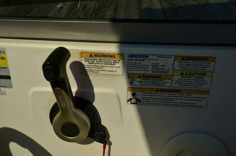 2011 Hurricane SUNDECK 217