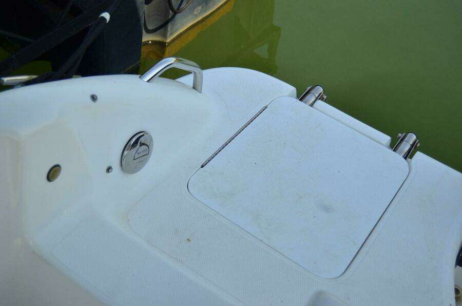 2011 Hurricane SUNDECK 217