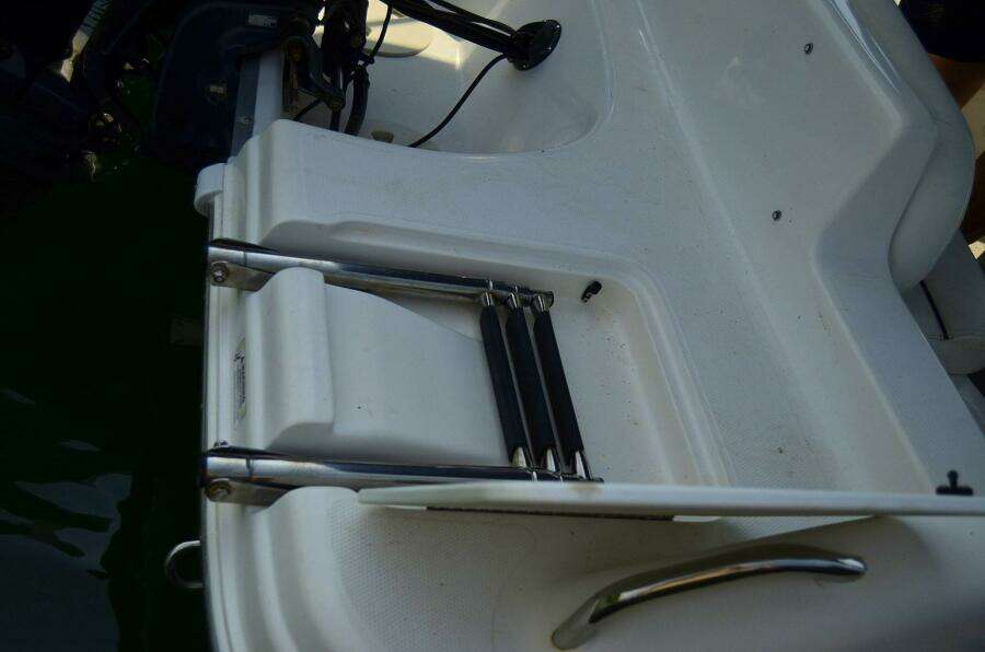 2011 Hurricane SUNDECK 217