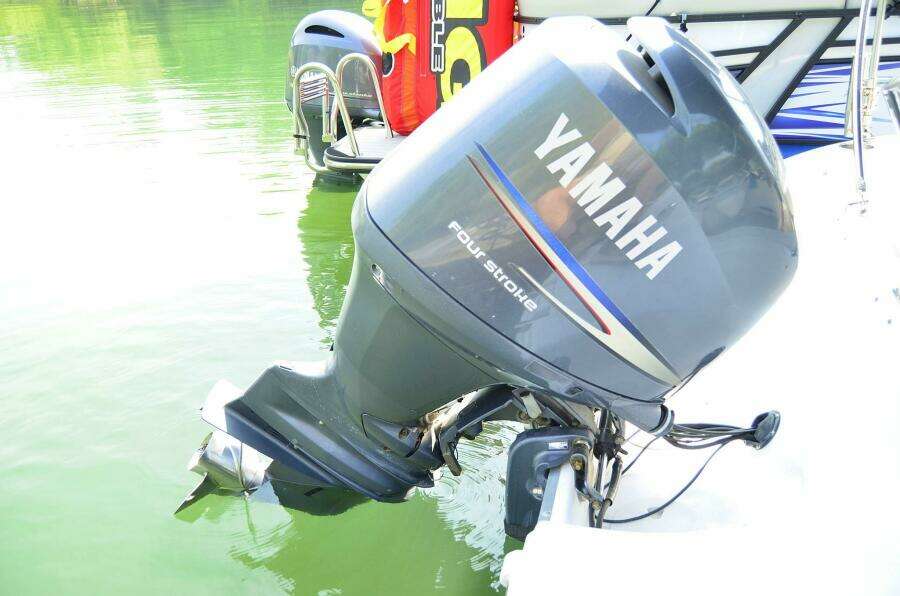 2011 Hurricane SUNDECK 217