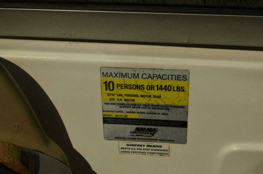 2011 Hurricane SUNDECK 217