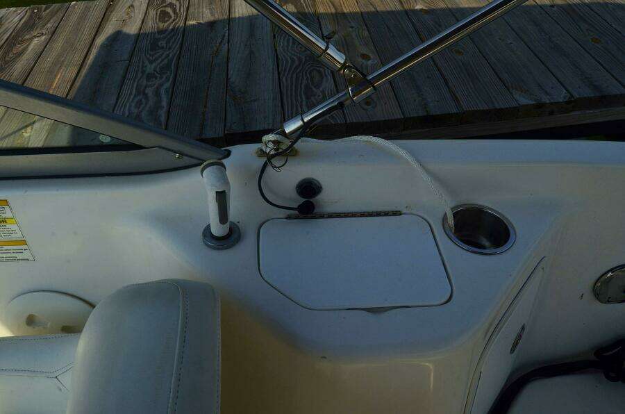 2011 Hurricane SUNDECK 217