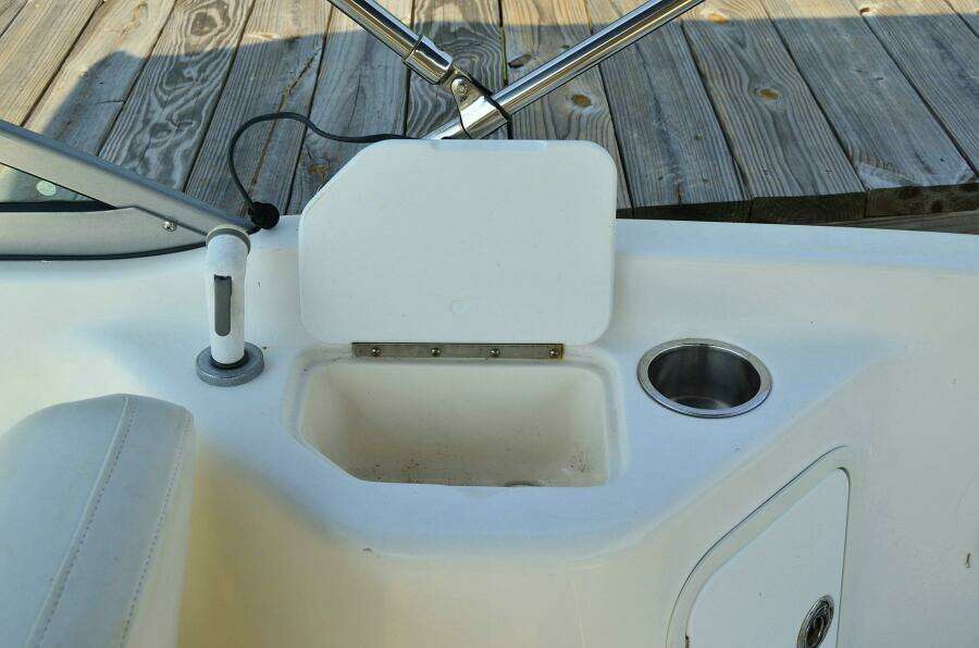 2011 Hurricane SUNDECK 217