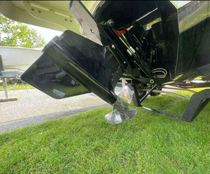 2022 Chaparral 23 SURF