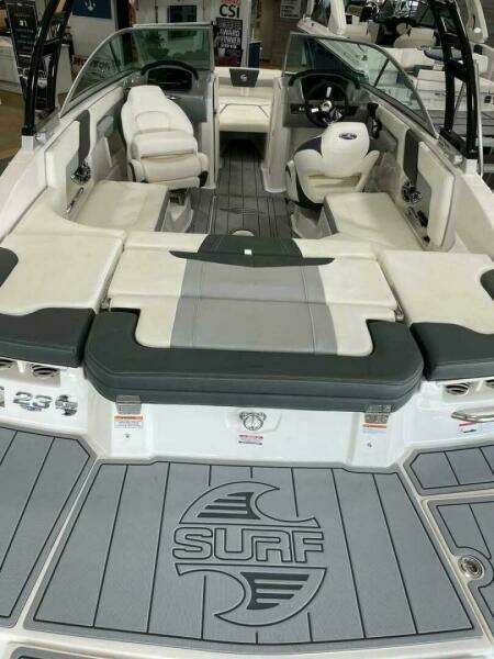 2022 Chaparral 23 SURF