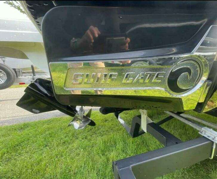 2022 Chaparral 23 SURF