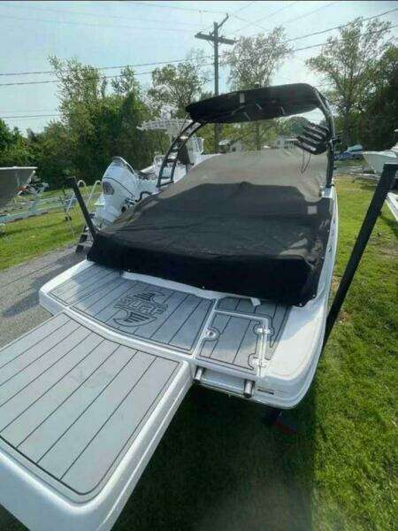 2022 Chaparral 23 SURF