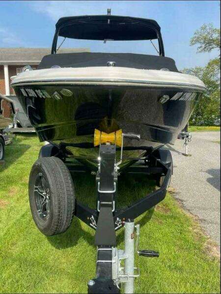 2022 Chaparral 23 SURF