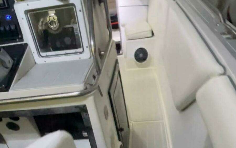 1990 Wellcraft Scarab 30 Cuddy