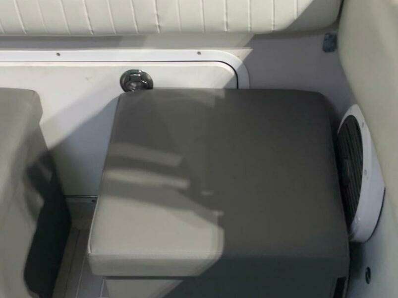 1990 Wellcraft Scarab 30 Cuddy