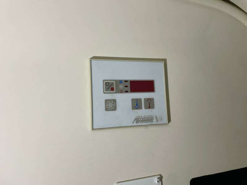 2005 Monterey 322 Cruiser