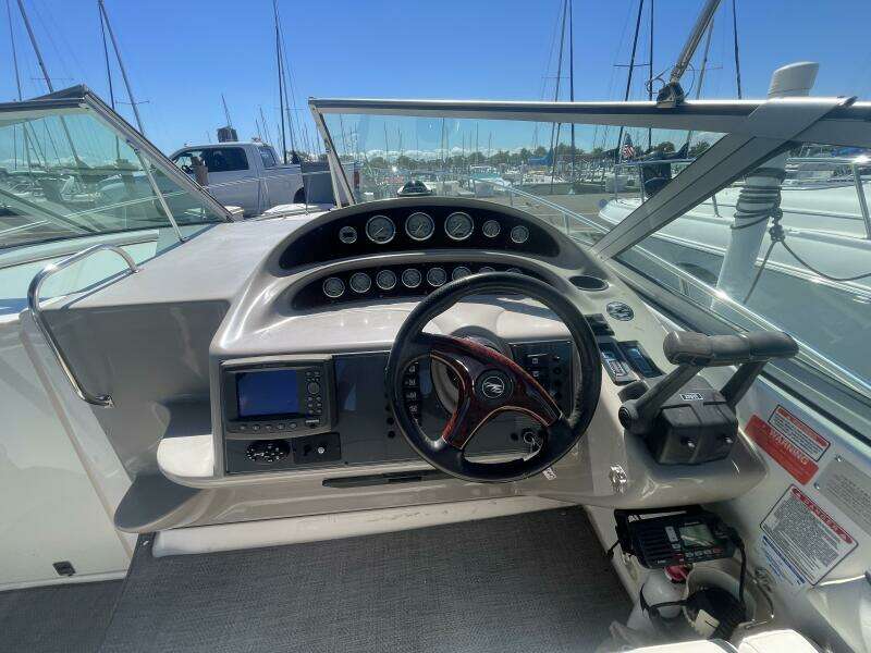 2005 Monterey 322 Cruiser