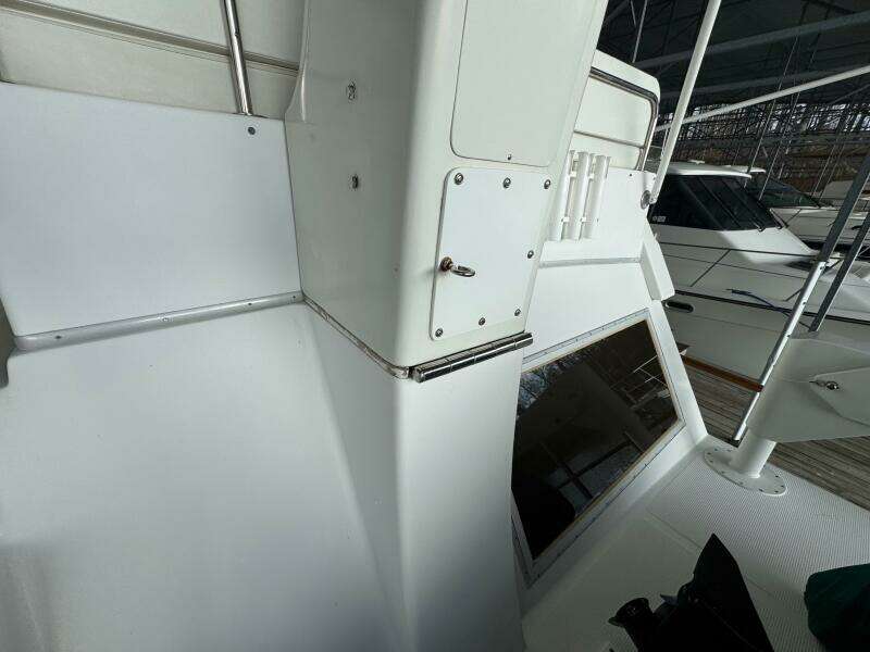 90 1991 Ocean Alexander 456 Knot Yet   Folding Radar Mast