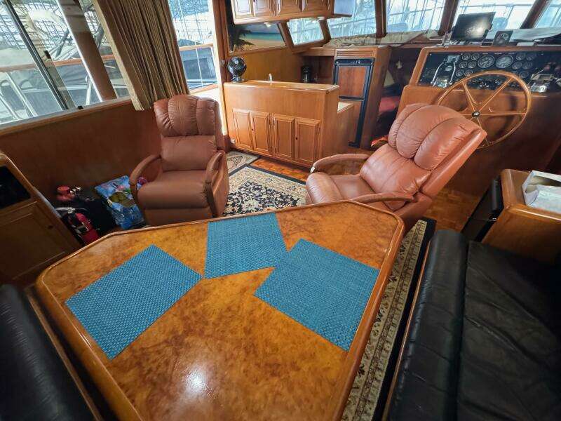 36 1991 Ocean Alexander 456 Knot Yet Salon