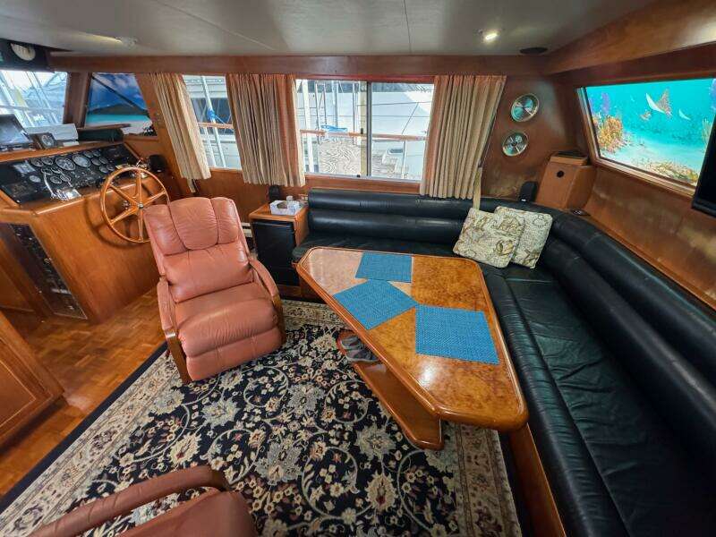 33 1991 Ocean Alexander 456 Knot Yet Salon 22