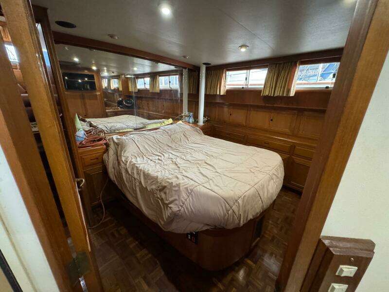 51 1991 Ocean Alexander 456 Knot Yet Owners Aft Stateroom
