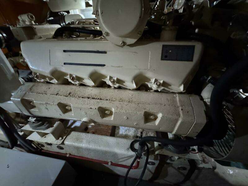 82 1991 Ocean Alexander 456 Knot Yet Engine Room 2