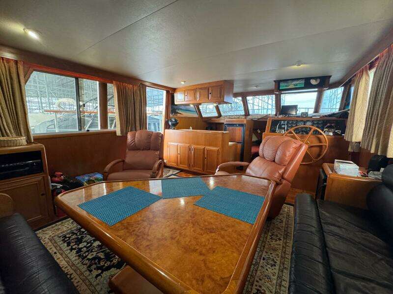 35 1991 Ocean Alexander 456 Knot Yet Salon