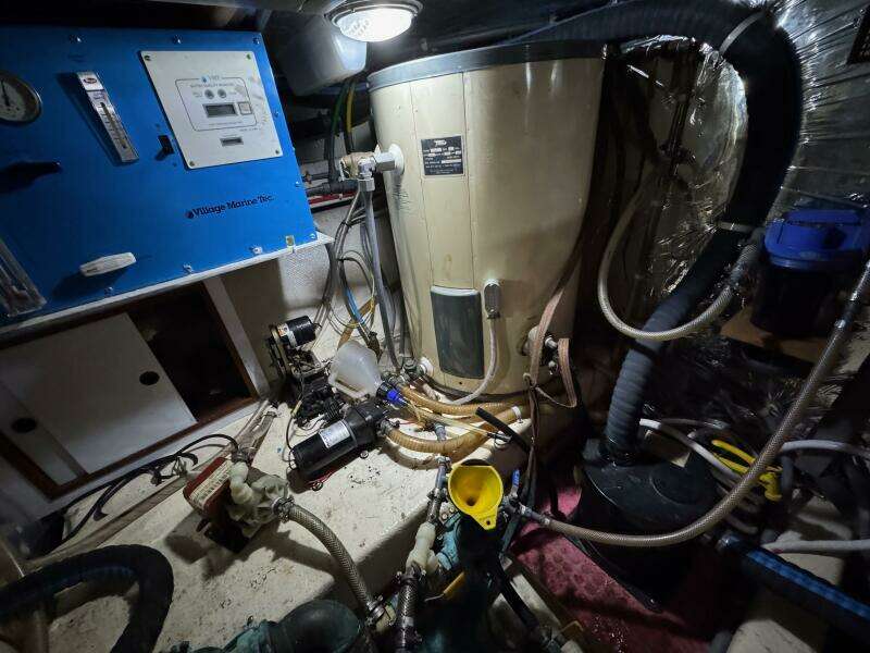 92 1991 Ocean Alexander 456 Knot Yet Water Heater