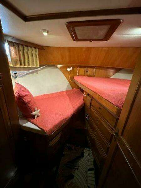 60 1991 Ocean Alexander 456 Knot Yet Forward Stateroom