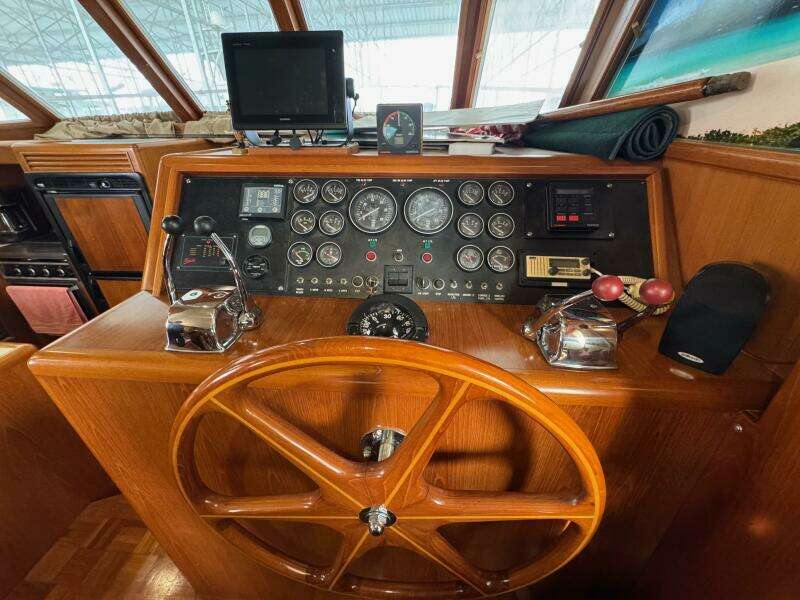 27 1991 Ocean Alexander 456 Knot Yet Lower Helm