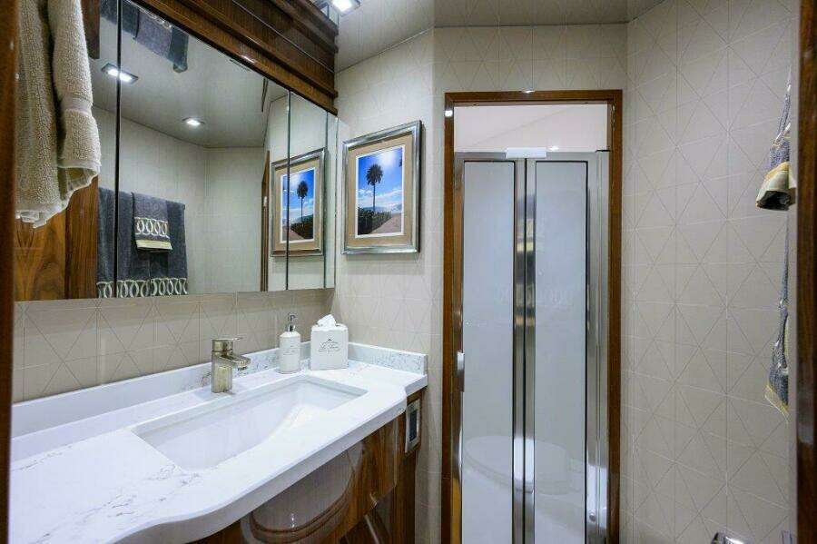 Viking 72 Knot Again - Forward Head