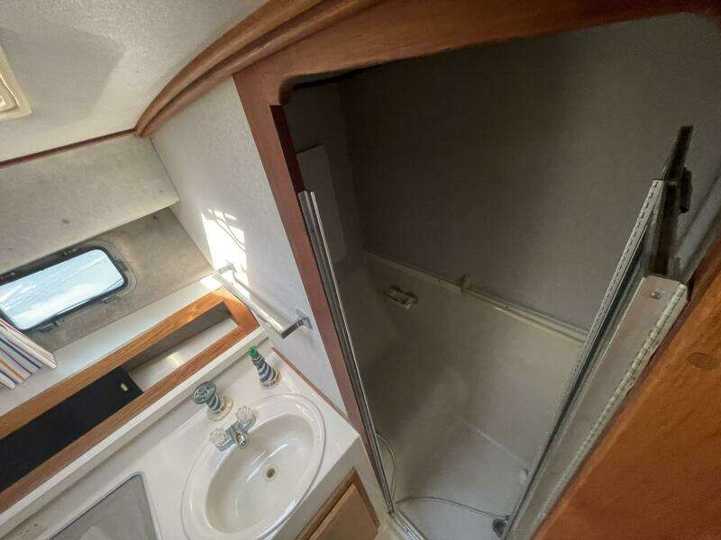 1989 Silverton 37 Convertible