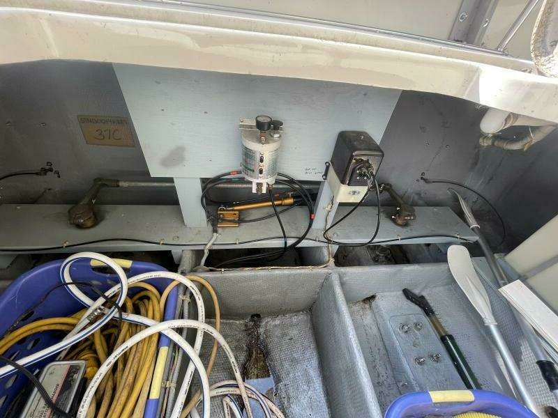 1989 Silverton 37 Convertible