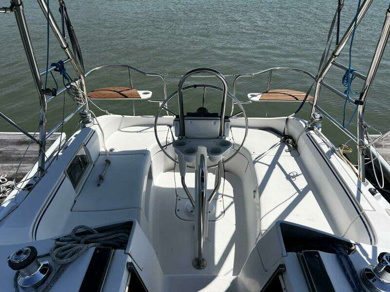 2004 Hunter 33